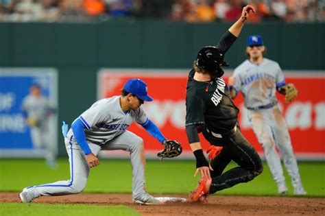 Orioles top Royals, 3-2, as offense scores early and bullpen holds on late